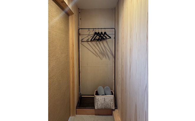 14w_entrancev.jpg